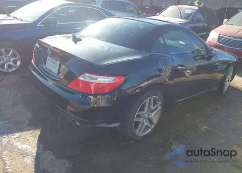 2015 Mercedes-Benz Slk 250 z USA, uszkodzony, nr VIN WDDPK4HA0FF103007